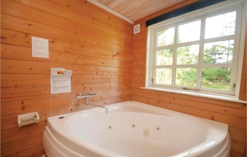 Ένα μπάνιο στο Holiday Home Bøgevænget Væggerløse Iv