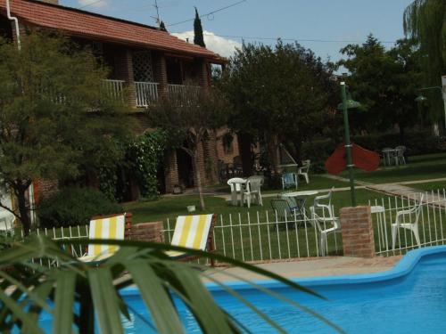 Bazén v ubytování Hosteria de la Villa ** nebo v jeho okolí
