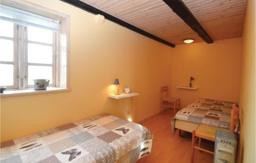 Llit o llits en una habitació de Amazing Apartment In Juelsminde With Kitchen