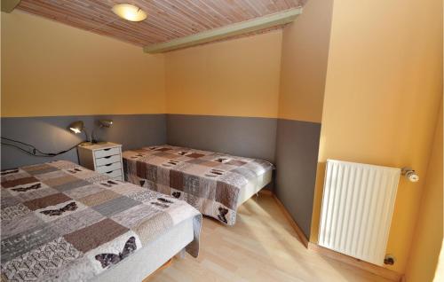 Postel nebo postele na pokoji v ubytování Stunning Apartment In Juelsminde With House A Panoramic View