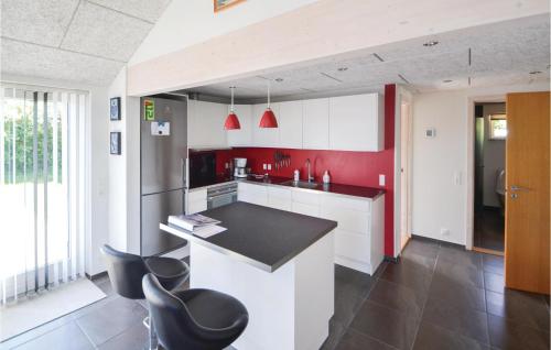 Η κουζίνα ή μικρή κουζίνα στο Holiday Home Glesborg 04