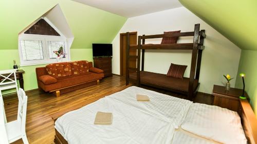 Posteľ alebo postele v izbe v ubytovaní Apartmány Pod Čerťákem