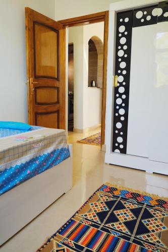 Una cama o camas en una habitación de Basmatic Nubian Guest House