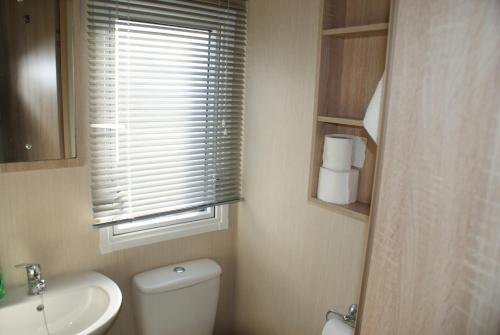 Ванна кімната в Caravan Hire Crimdon Dene Holiday Park