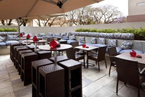 Restoran või mõni muu söögikoht majutusasutuses Southern Sun Rosebank, Johannesburg