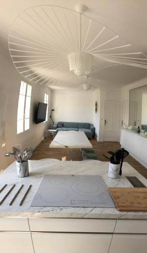 a living room with a large room with two beds at APPARTEMENT GRAND CONFORT PORQUEROLLES in Porquerolles