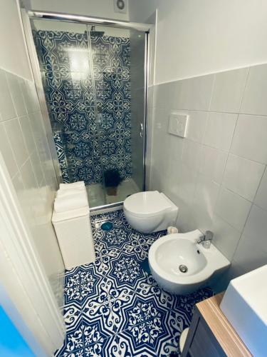 Bilik mandi di Villa Spring