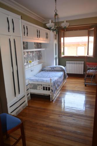 a bedroom with a bed and a wooden floor at MARIELI in Barakaldo