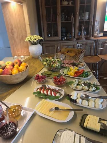 a table with many plates of food on it at Willa w Ubocy - "Jacuzzi i Sauna w ofercie dodatkowo płatnej" in Murzasichle