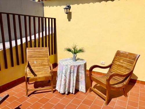 two chairs and a table with a plant on it at Hotel Rural Vilaflor Self check in 24h in Vilaflor
