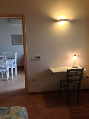 a room with a table and a lamp on a wall at Corte Attilea in Valeggio sul Mincio