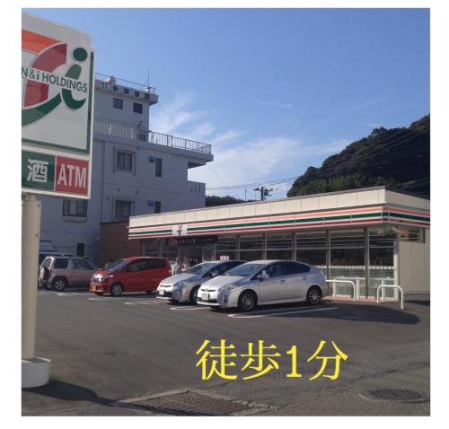 a car dealership with cars parked in a parking lot at HOTEL Ra KAGOSHIMA in Kagoshima