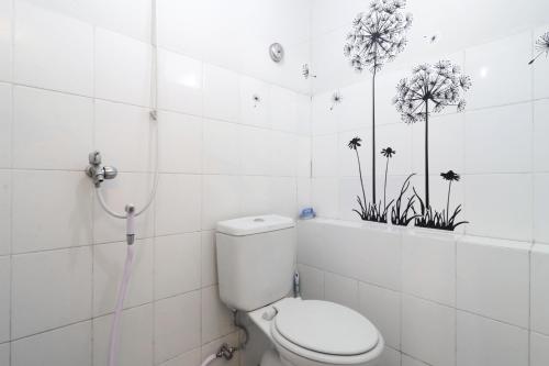 Een badkamer bij Apartment Kalibata City by Novi
