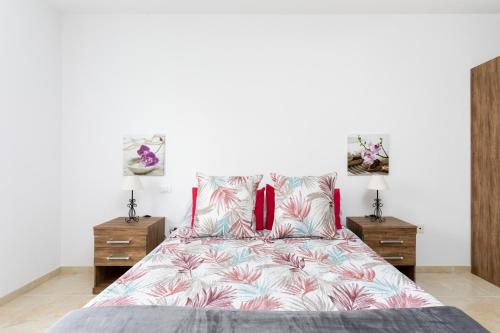 Postel nebo postele na pokoji v ubytování Home2Book Charming Apartment Candelaria, Wifi & Pool
