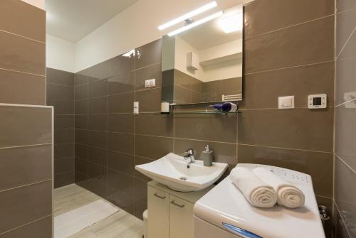 a bathroom with a sink and a mirror at BUDAPEST DOWNTOWN Residences - AC,ELEVATOR,TERRACE in Budapest