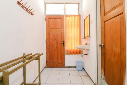 Ванна кімната в Satriafi Hotel