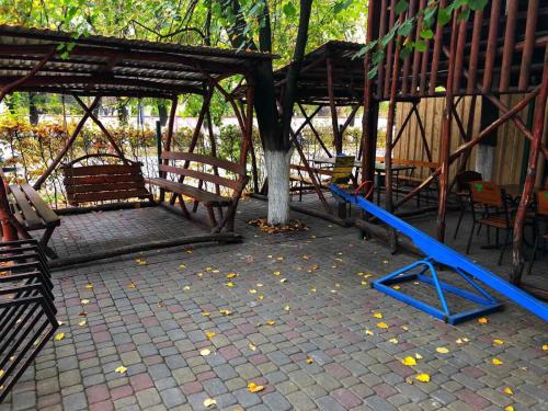 Κήπος έξω από το Kontinent Hotel