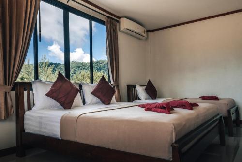 Ένα ή περισσότερα κρεβάτια σε δωμάτιο στο Phra Ae Apartments