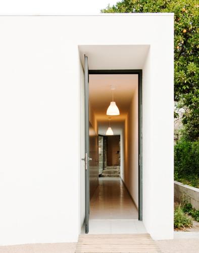 an open door to a hallway in a house at Casa de Vila Cete in Alpendurada