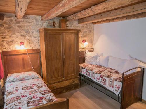 a bedroom with two beds in a room at Casa 1885 in Belluno