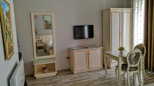TV a/nebo společenská místnost v ubytování Hotel Guri