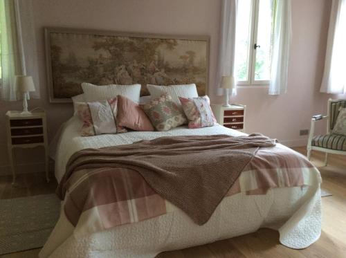 Ein Bett oder Betten in einem Zimmer der Unterkunft Maison de Corinne