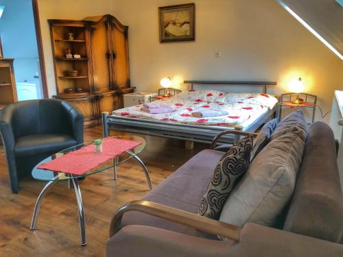 Una cama o camas en una habitación de Penzión Pod Zámkom
