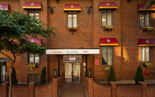 Gallery image of Auberge Le Pomerol in Montréal