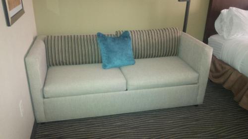 Гостиная зона в Holiday Inn El Paso Airport by IHG