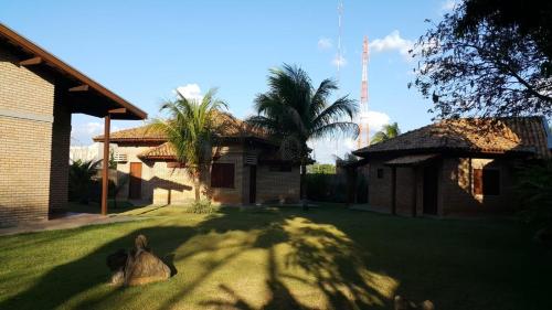 Gedung tempat penginapan berlokasi