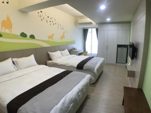 Ένα ή περισσότερα κρεβάτια σε δωμάτιο στο Music City Inn