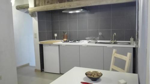 Kitchen o kitchenette sa Geres, mountain's house – Casa Velha Guest House