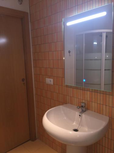 ห้องน้ำของ Estudio con piscina y Wifi