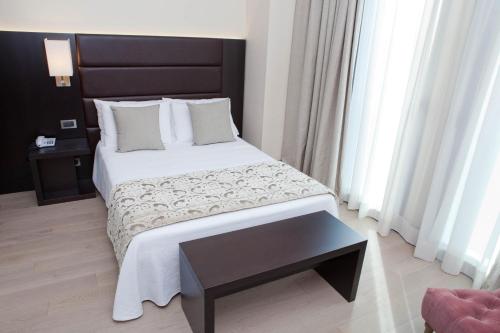 Una cama o camas en una habitación de Hotel Touring