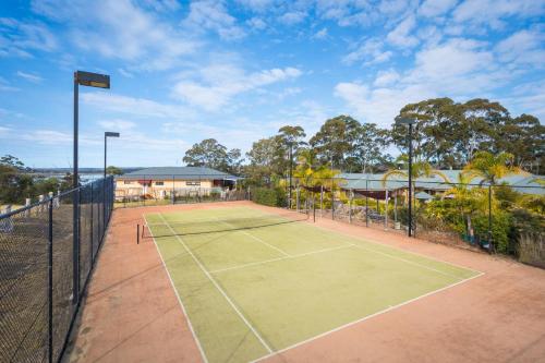 Instalaciones para jugar a tenis o squash en Robyn's Nest Lakeside Resort o alrededores