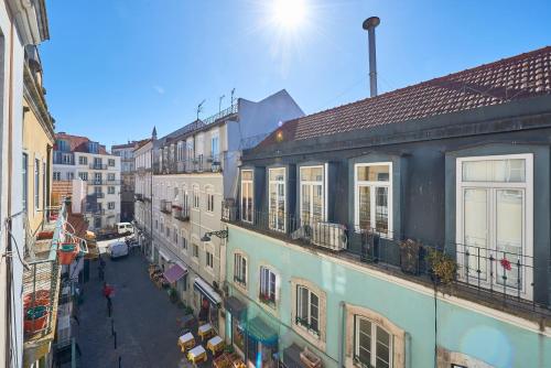 Elegant Riverview Apartment in Historical Lisbon