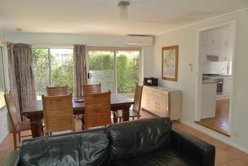 BEACHPOINT COTTAGE – Photos 4