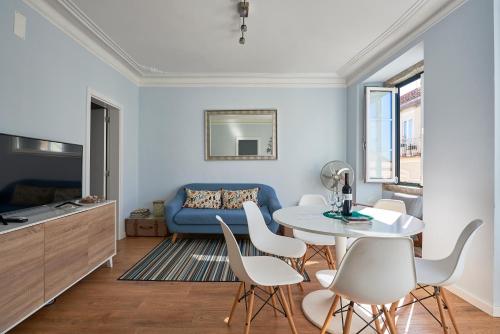 Elegant Riverview Apartment in Historical Lisbon