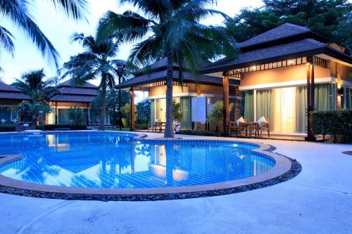 Bazén v ubytování Keang Kluen Talay Resort nebo v jeho okolí