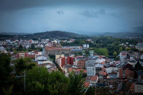 a view of a city with buildings and trees at Parador de Monforte de Lemos in Monforte de Lemos
