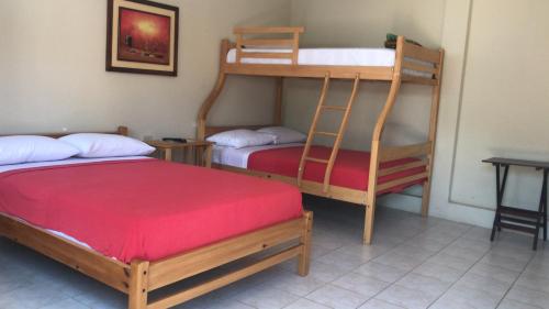 a bedroom with two bunk beds and a table at Casa Blue Tortuga in Ballenita