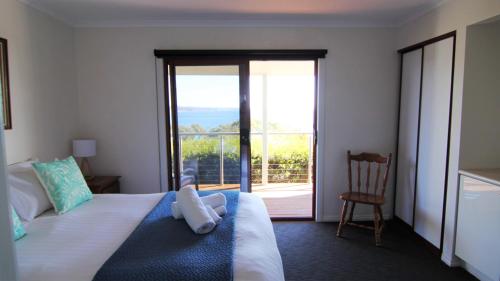 Gallery image of DOLPHIN LOOKOUT COTTAGE - amazing views of the Bay of Fires in Binalong Bay