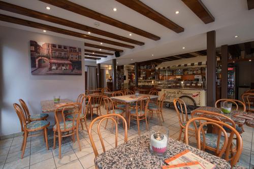 En restaurang eller annat matställe på Pension-Café-Libelle