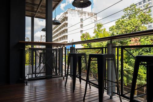 Балкон или терраса в Iron32 Hotel