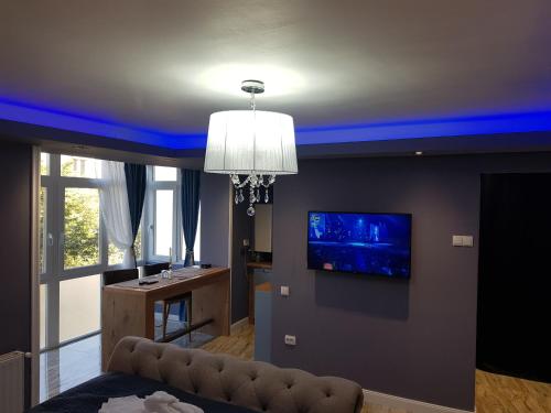 A television and/or entertainment centre at Blue Studio