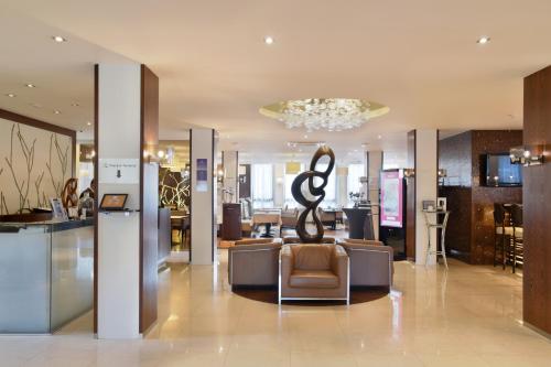 Ein Sitzbereich in der Unterkunft ACHAT Hotel München Süd