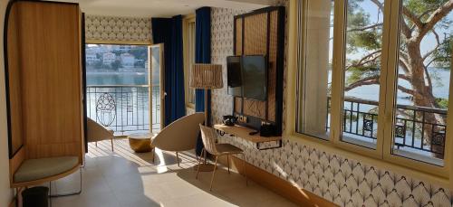 TV a/nebo společenská místnost v ubytování Splendid Hôtel & Spa