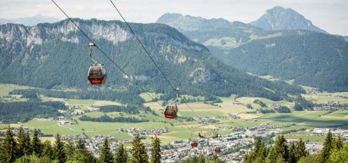 Ein allgemeiner Bergblick oder ein Berglick von des Hotels aus
