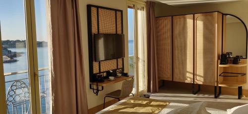 TV a/nebo společenská místnost v ubytování Splendid Hôtel & Spa