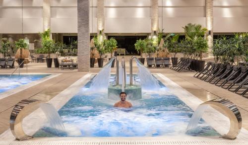 Bazén v ubytování Dream Island Spa & Health Resort nebo v jeho okolí
